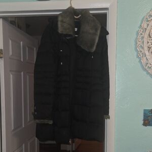 Women's Black Puffer Coat with Faux Fur Trim